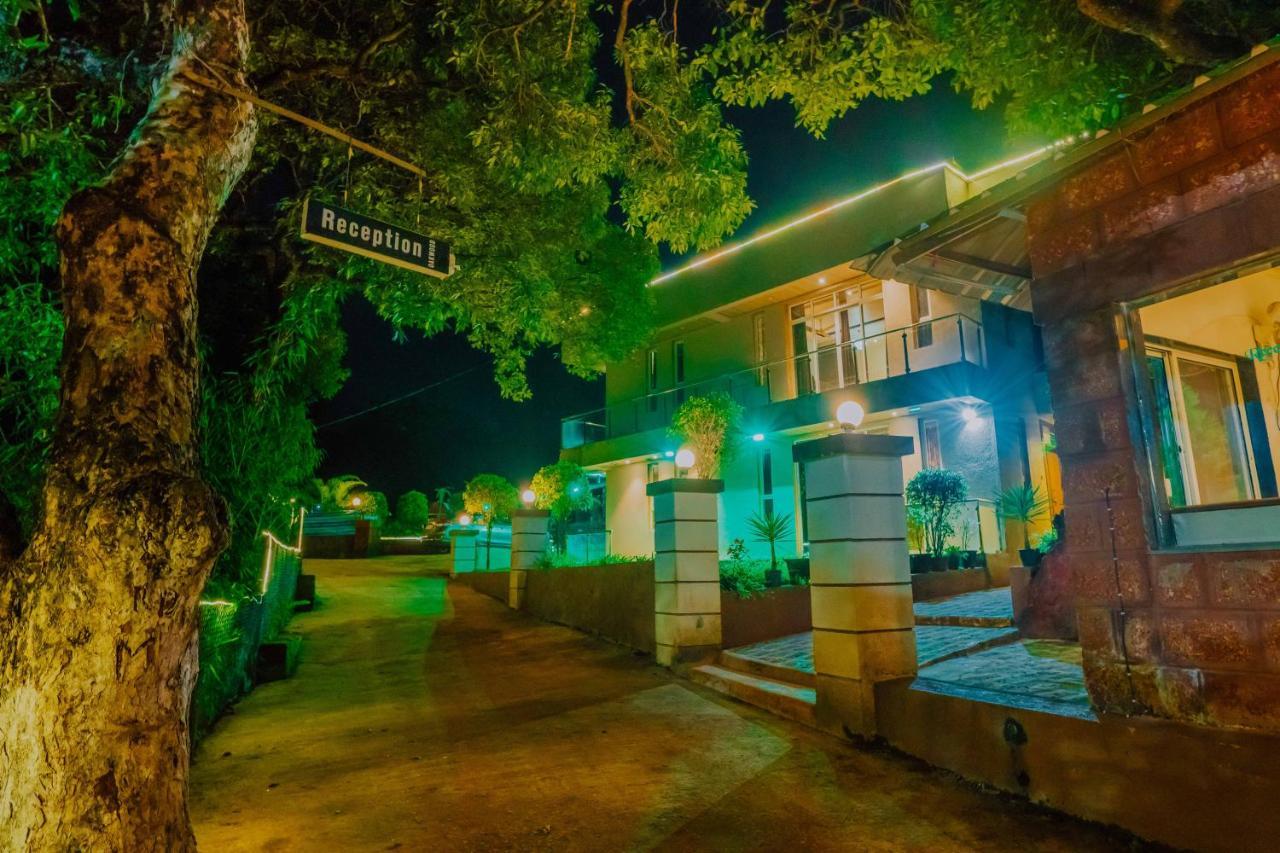 מלון Mahābaleshwar The Oak Woods מראה חיצוני תמונה